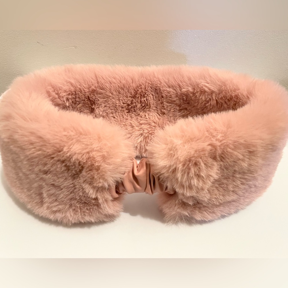 Juicy Couture Pink Sparkle Bling Heart Faux Fur Warm Headband Accessory - Picture 4 of 5